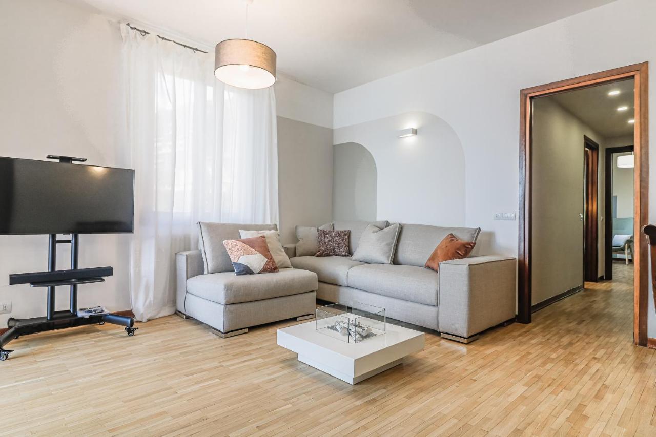 Stunning View Lakeside Apartment - Larihome A11 Gravedona Kültér fotó